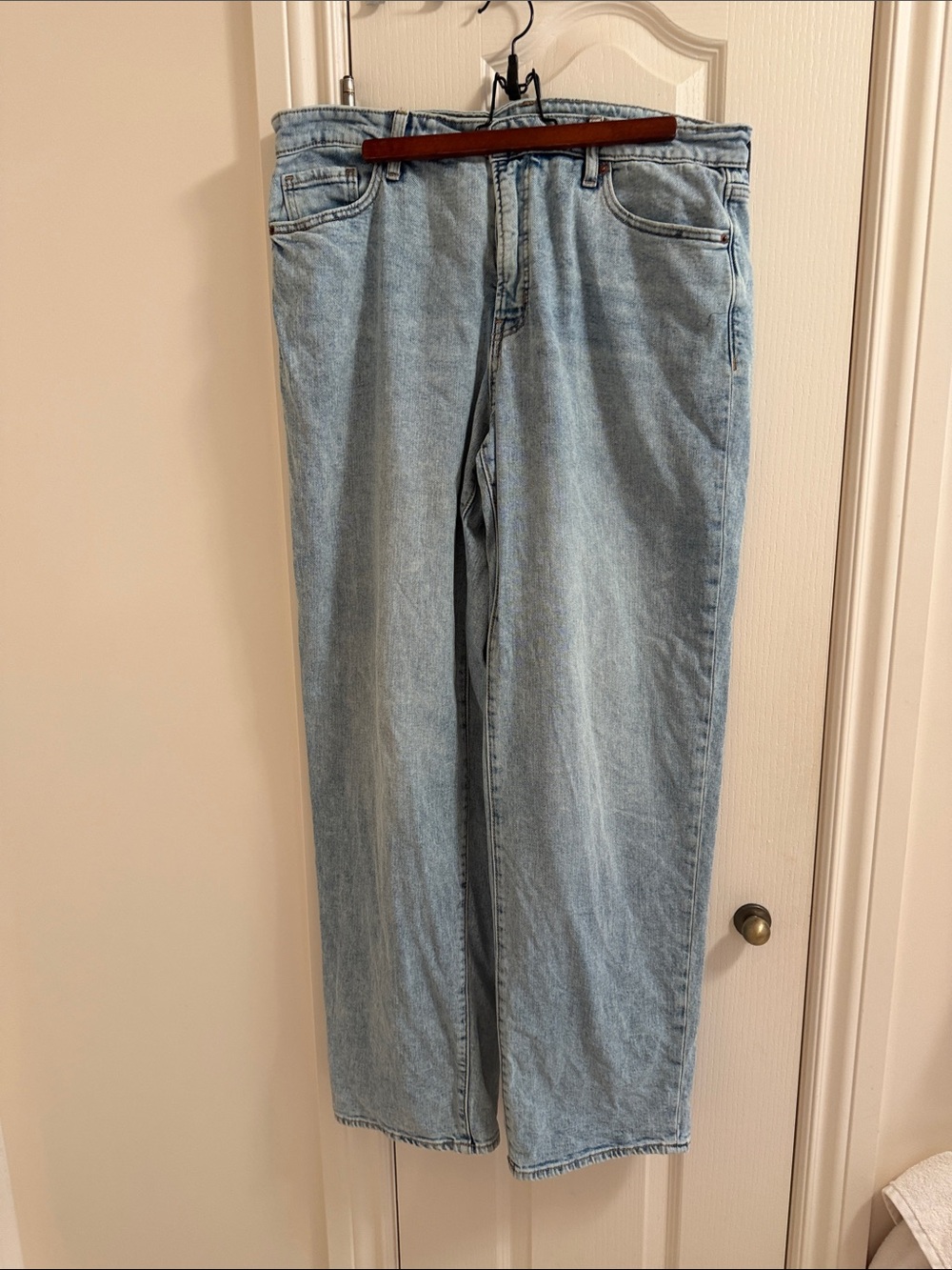 Old Navy Light Blue Straight Leg Women’s Jeans